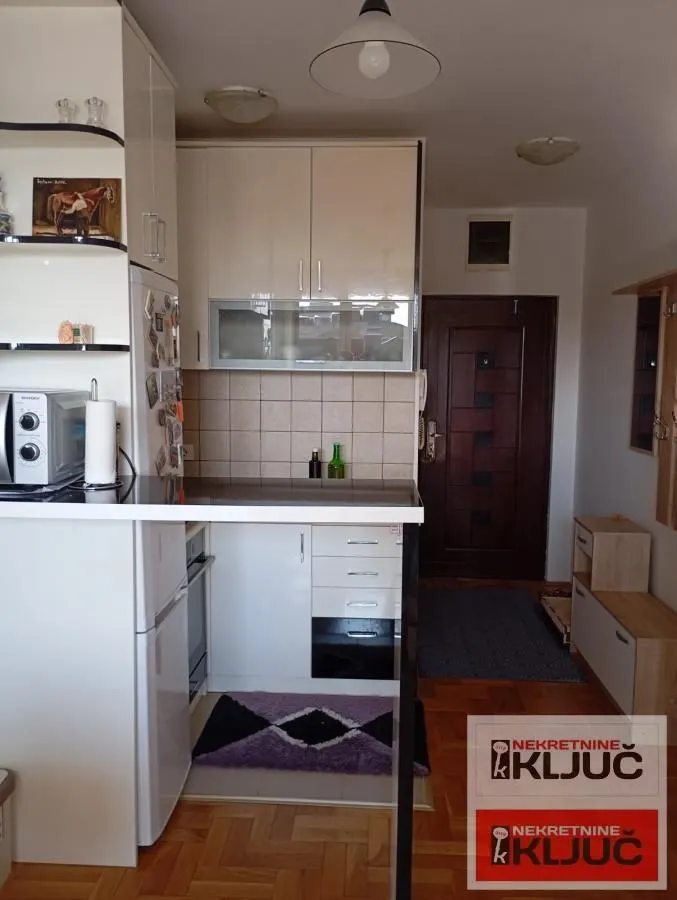 Izdavanje, garsonjera, 25m², Bulevar Evrope, Novi Sad Sve Podlokacije