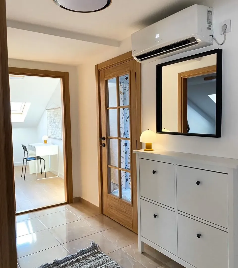 Izdavanje, dvosoban stan, 80m², Centar, Podgorica