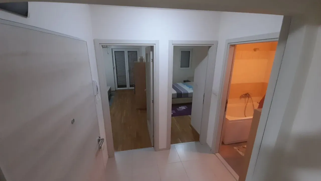 Izdavanje, dvosoban stan, 42m², Stari Aerodrom, Podgorica