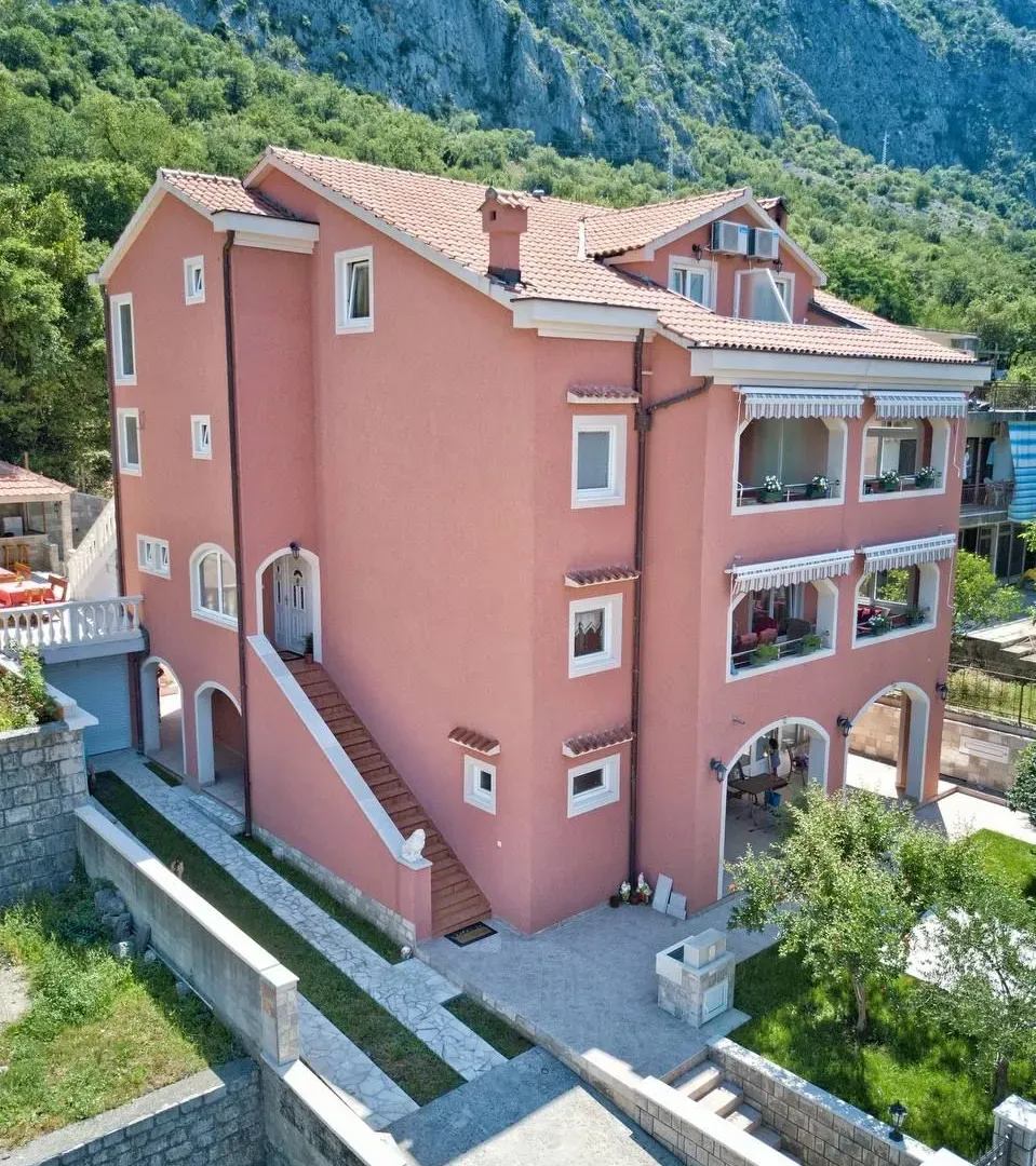 Rent, one bedroom apartment, 36m², Dobrota, Kotor