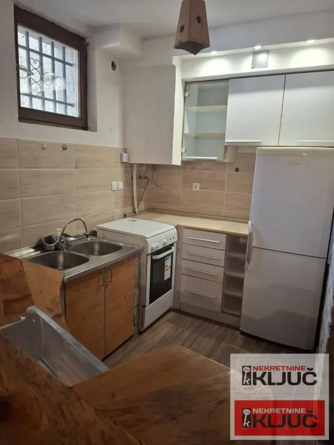 Izdavanje, jednosoban stan, 45m², Centar, Novi Sad