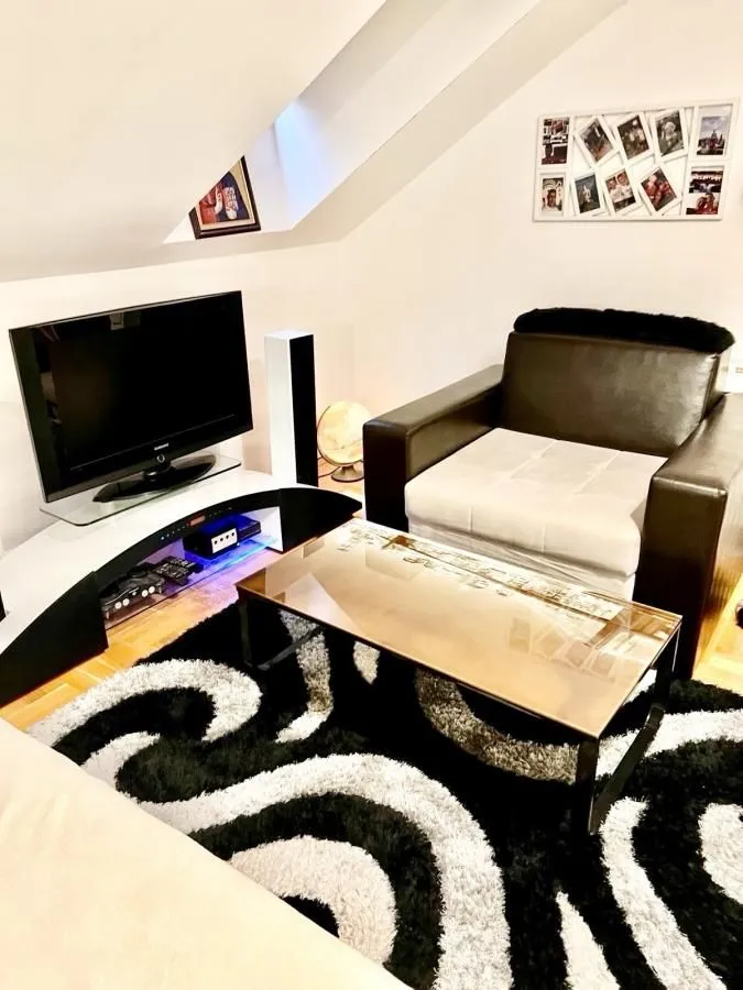 Prodaja, četvorosoban stan, 120m², Novo naselje, Novi Sad