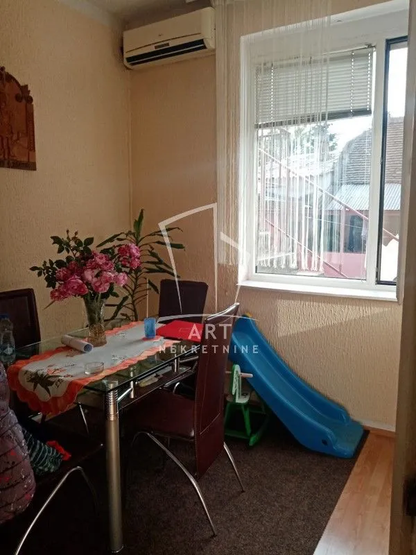 Prodaja, kuća, 91m², Zemun Kalvarija, Zemun Sve Podlokacije