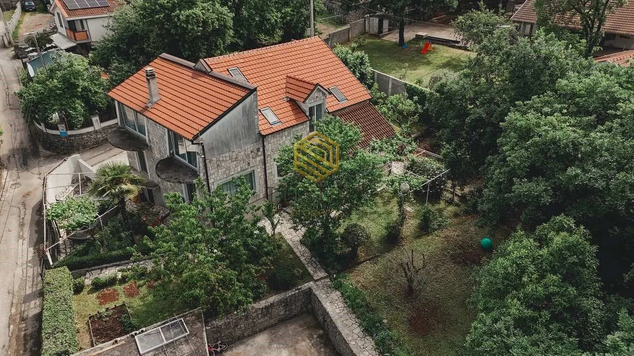 Prodaja, kuća, 350m², Vranići, Podgorica