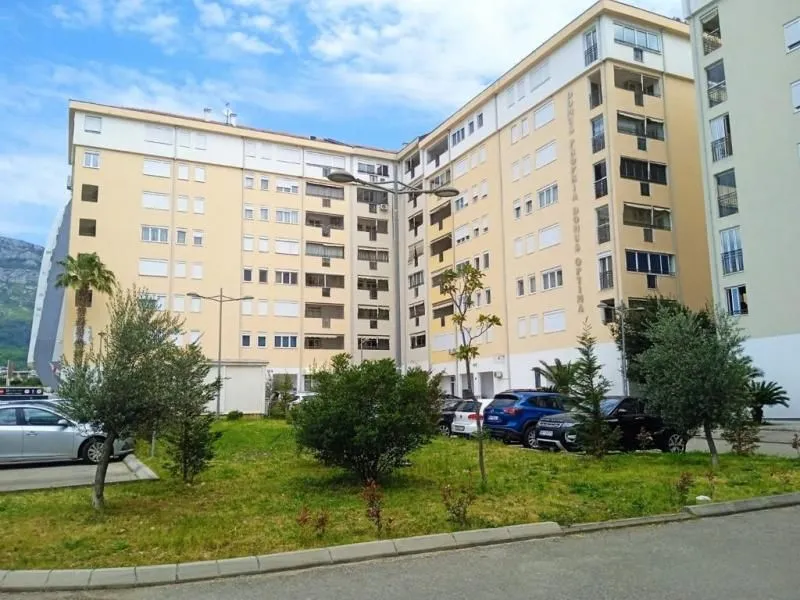 Prodaja, trosoban stan, 100m², Bar, Crna Gora