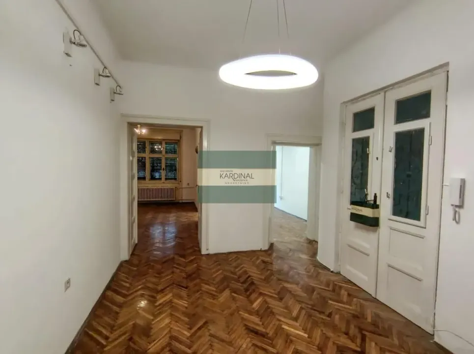 Izdavanje, četvorosoban stan, 93m², Centar, Novi Sad