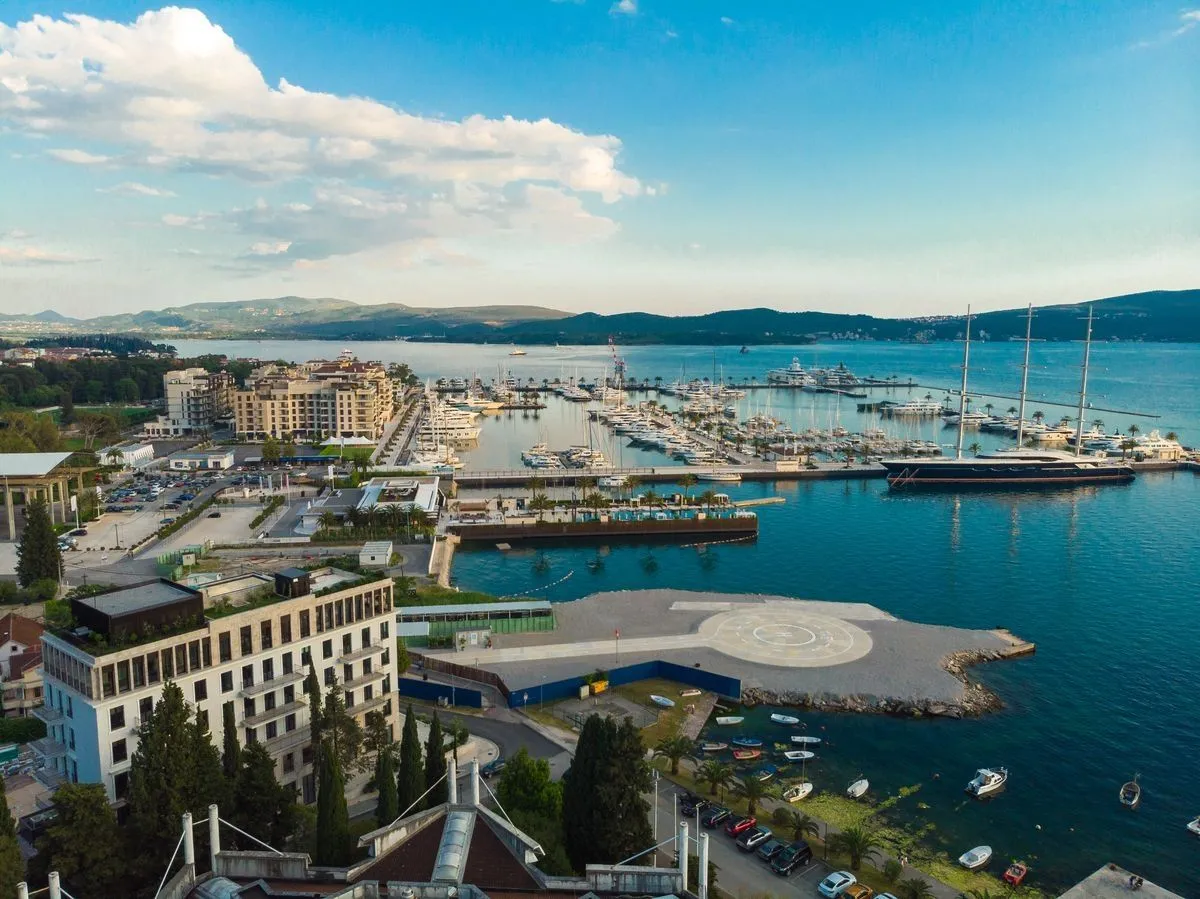 Prodaja, dvosoban stan, 110m², Tivat, Crna Gora