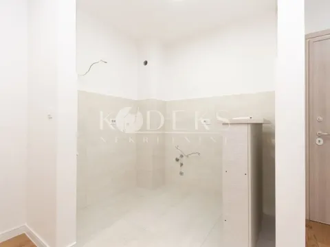 Izdavanje, poslovni prostor, 42m², Central Point, Podgorica - image 3