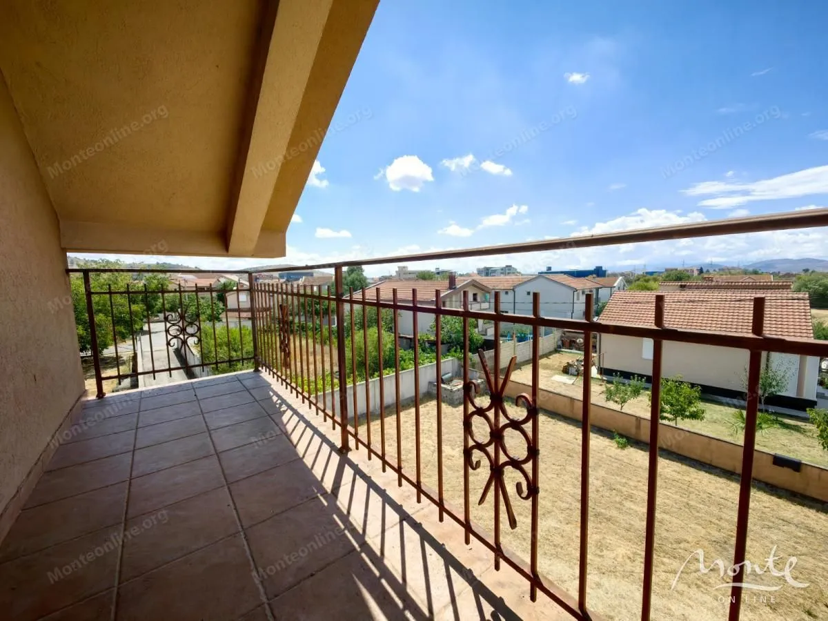 Prodaja, kuća, 385m², Donja Gorica, Podgorica