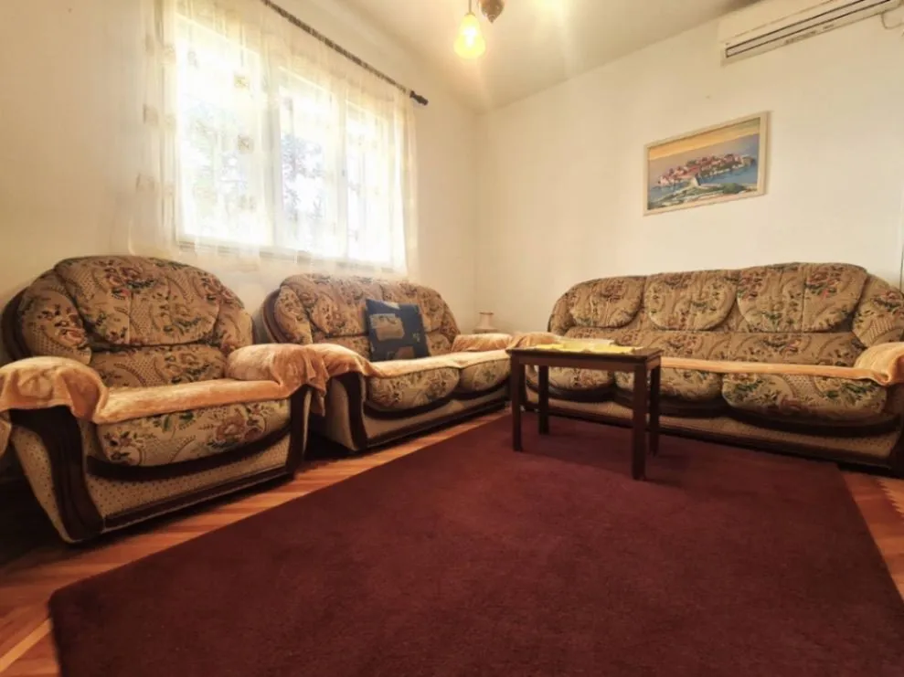 Izdavanje, dvosoban stan, 60m², Tološi, Podgorica