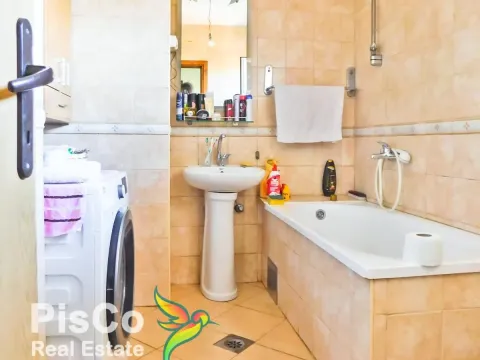 Prodaja, kuća, 290m², Tološi, Podgorica - image 8