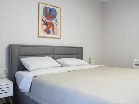 Izdavanje, dvosoban stan, 100m², Centar, Tivat - image 11