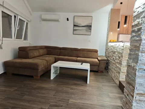 Rent, two bedroom apartment, 100m², Budva, Crna Gora - image 21