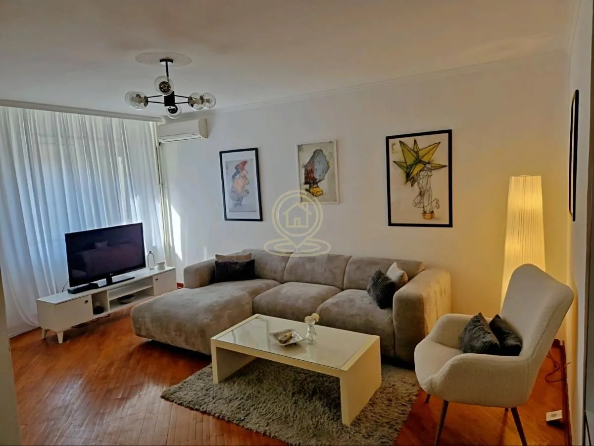 Izdavanje, četvorosoban stan, 104m², Vračar Hram, Vračar Sve Podlokacije