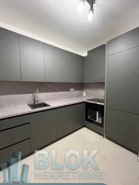 Izdavanje, jednosoban stan, 75m², New City, Podgorica