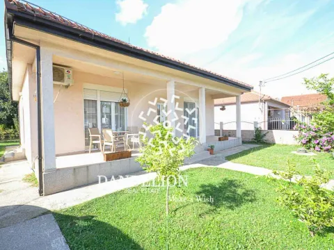 Izdavanje, kuća, 120m², Tološi, Podgorica - image 13