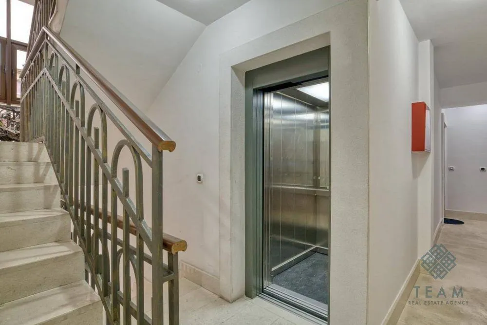 Izdavanje, dvosoban stan, 90m², Centar, Podgorica