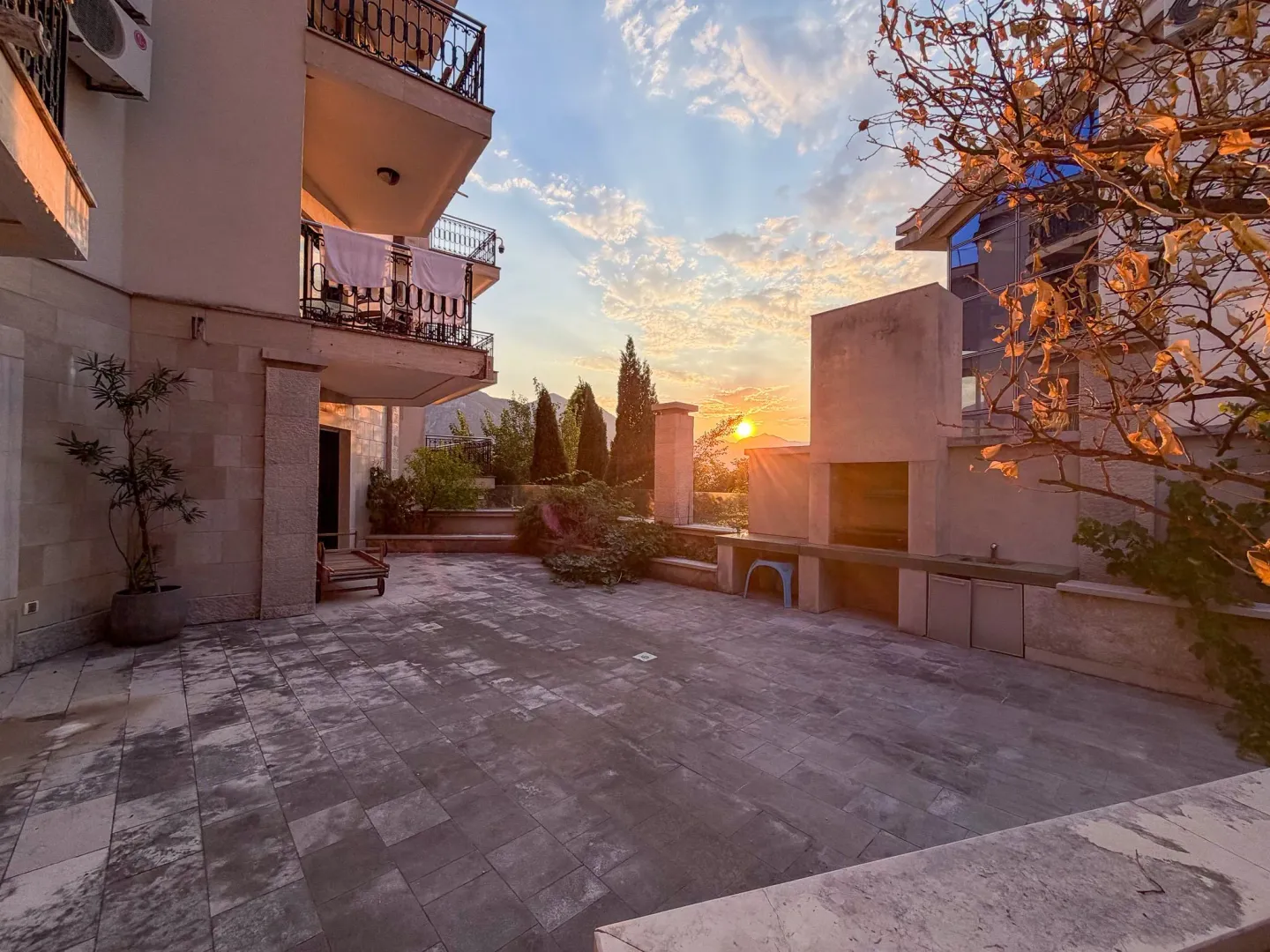 Prodaja, trosoban stan, 85m², Dobrota, Kotor