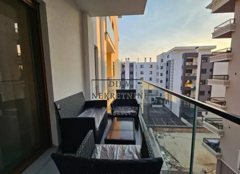 Rent, one bedroom apartment, 50m², Šušanj, Bar - image 12
