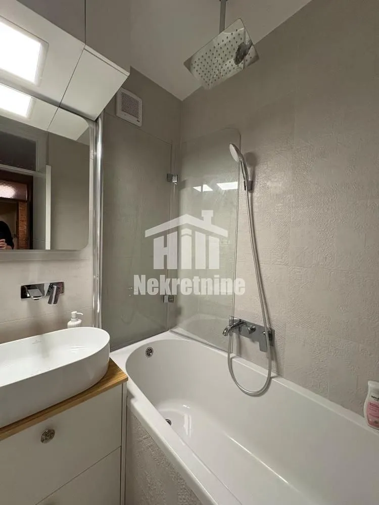 Prodaja, dvosoban stan, 62m², Galenika, Beograd