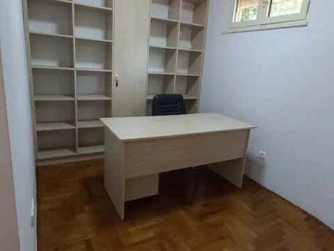 Izdavanje, poslovni prostor, 40m², Centar, Podgorica - image 3