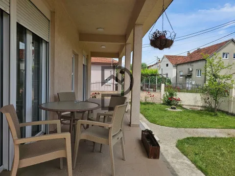 Izdavanje, kuća, 120m², Tološi, Podgorica - image 17