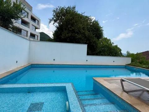 Rent, two bedroom apartment, 100m², Tivat, Crna Gora - image 30