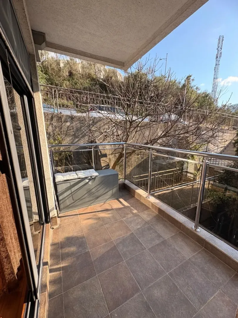 Rent, two bedroom apartment, 70m², Dobrota, Kotor