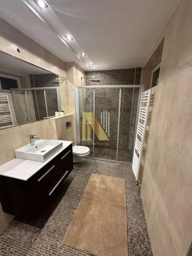 Izdavanje, kuća, 250m², Lipov gaj, Novi Sad Sve Podlokacije