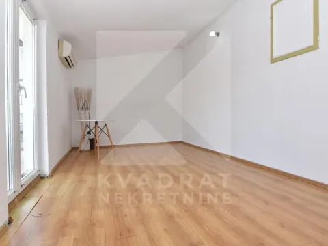 Rent, house, 250m², Zagorič, Podgorica - image 18