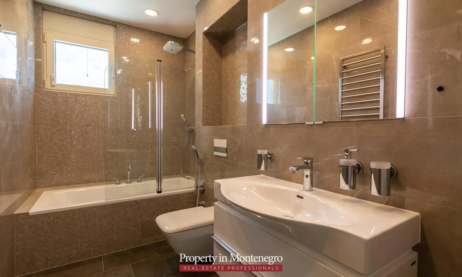 Sale, house, 400m², Bečići, Budva