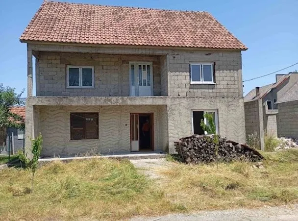 Prodaja, kuća, 200m², Straševina, Nikšić