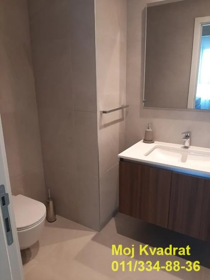 Izdavanje, četvorosoban stan, 121m², Savski Venac, Beograd