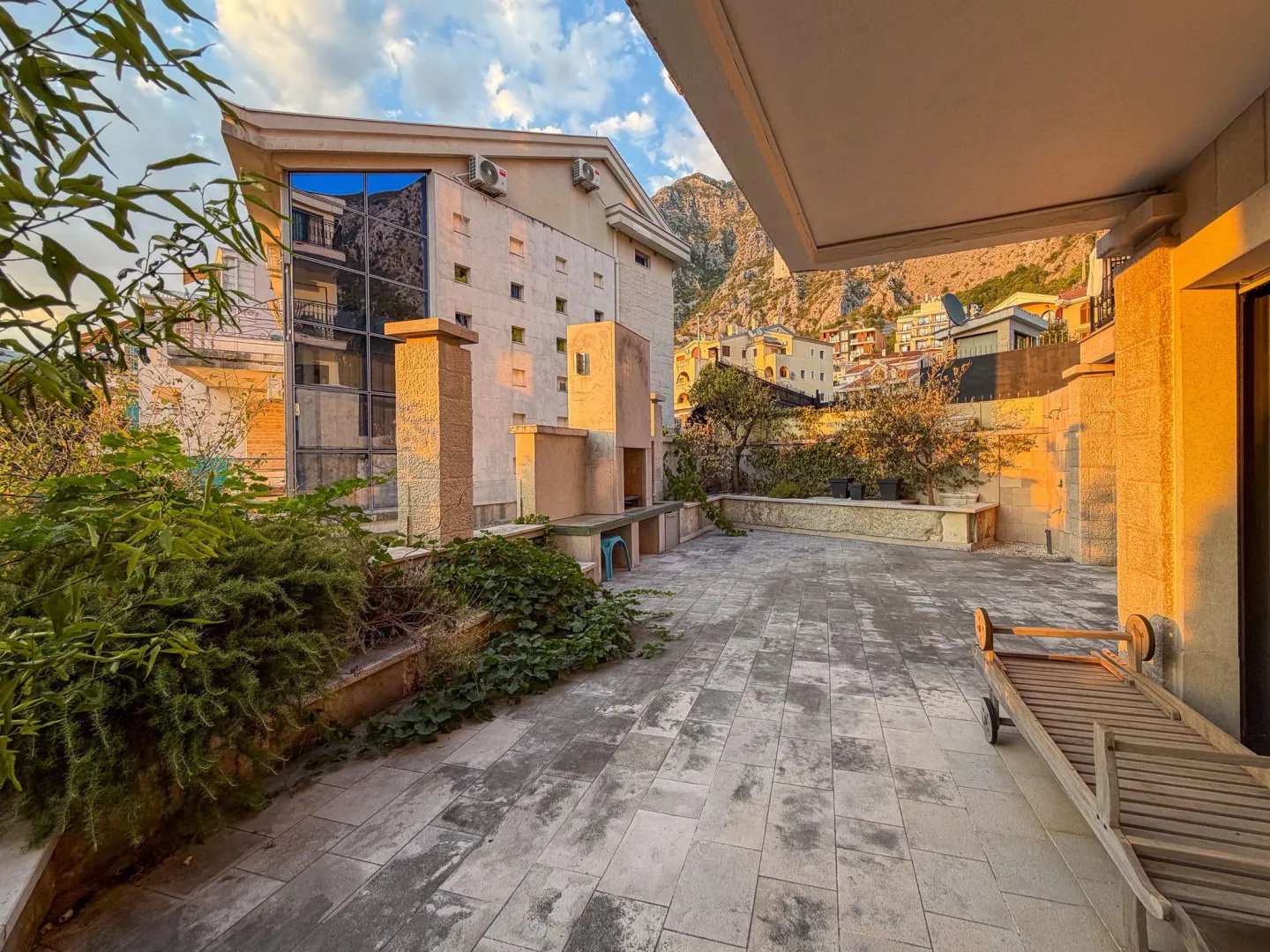 Prodaja, trosoban stan, 85m², Dobrota, Kotor