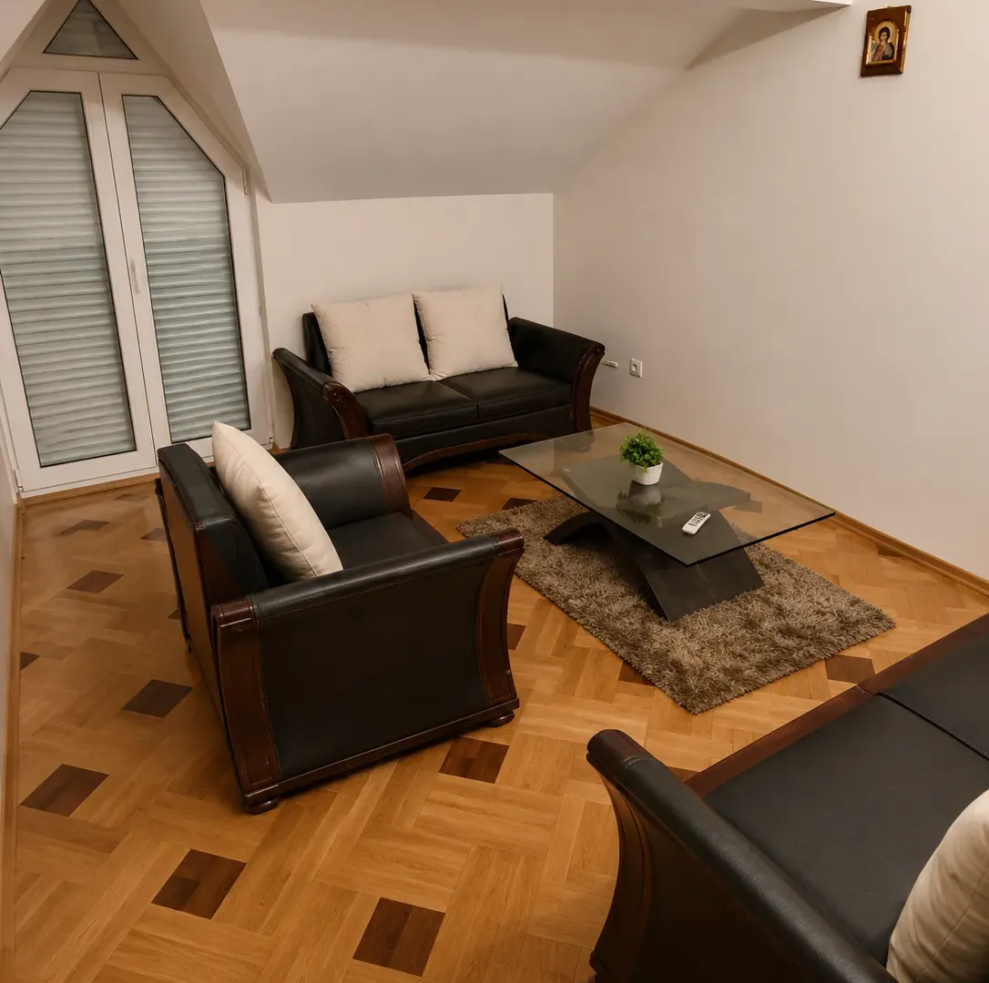 Izdavanje, kuća, 200m², Gorica C, Podgorica