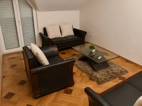 Izdavanje, kuća, 200m², Gorica C, Podgorica - image 8