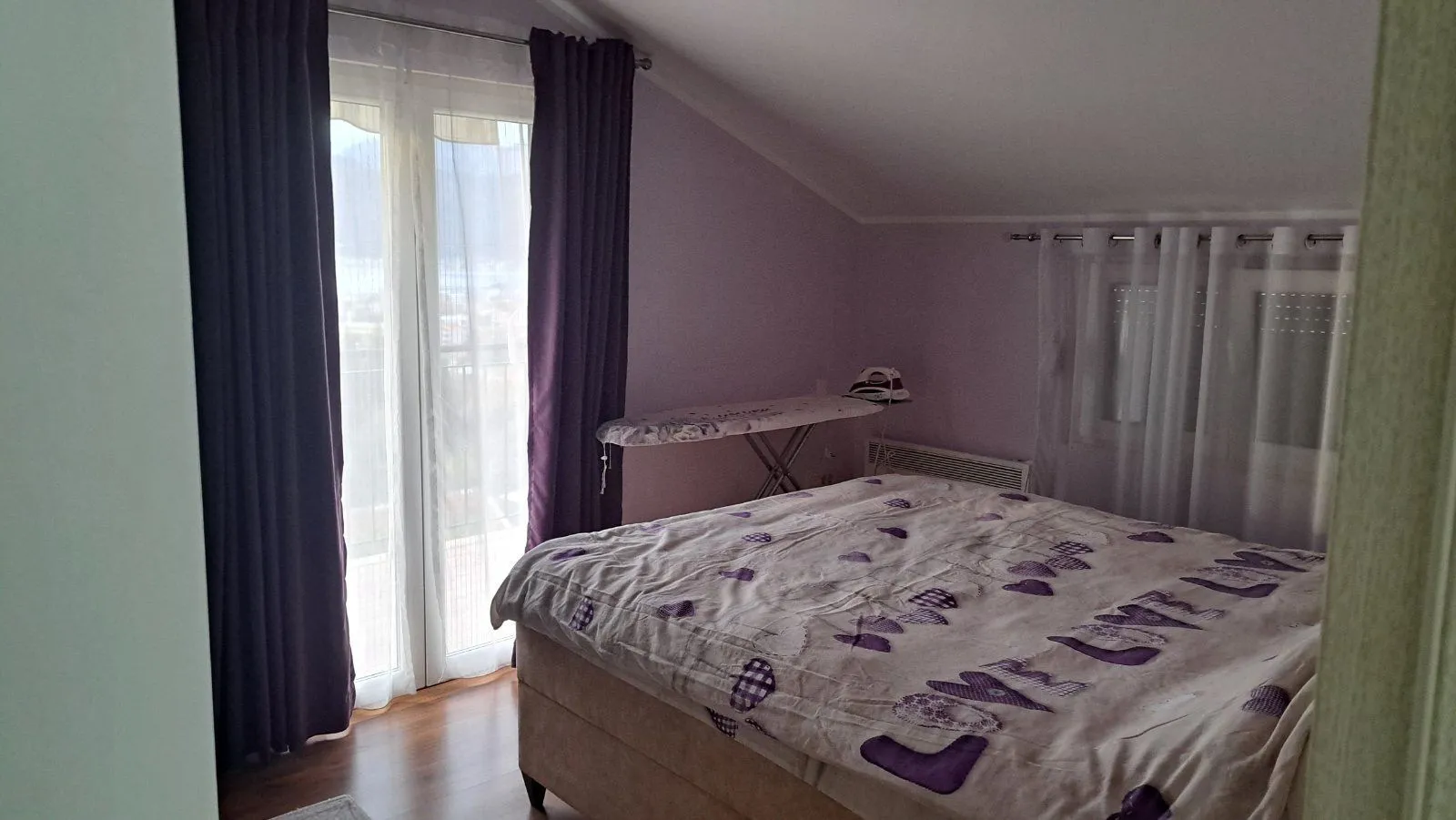 Izdavanje, trosoban stan, 106m², Tivat, Crna Gora