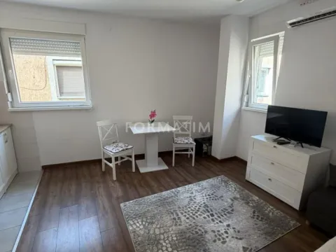 Rent, one bedroom apartment, 35m², Savski Venac, Beograd - image 8