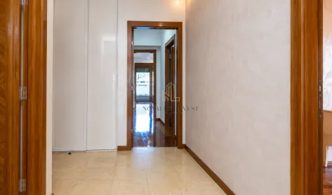 Izdavanje, četvorosoban stan, 140m², Centar, Podgorica - image 6