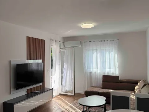 Rent, one bedroom apartment, 47m², Stari Aerodrom, Podgorica - image 5