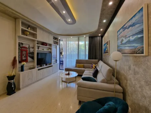 Izdavanje, jednosoban stan, 56m², Budva, Crna Gora - image 23