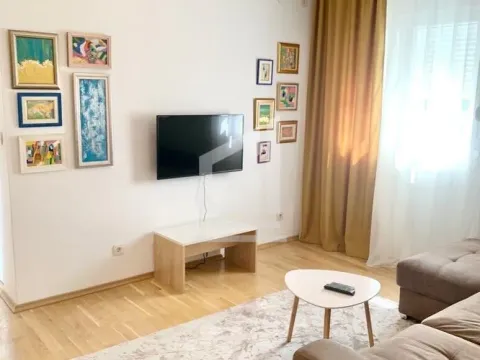 Izdavanje, stan, 45m², Blok 9, Podgorica - image 1