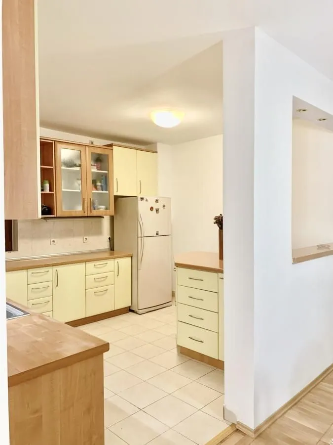 Izdavanje, kuća, 100m², Gorica C, Podgorica