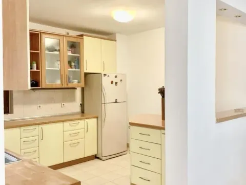 Izdavanje, kuća, 100m², Gorica C, Podgorica - image 12