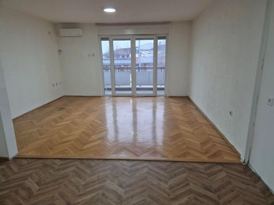 Izdavanje, dvosoban stan, 80m², Stara Varoš, Podgorica