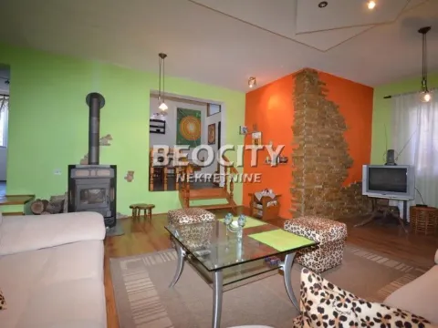 Sale, house, 770m², Glumčevo brdo, Barajevo - image 10