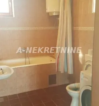Izdavanje, četvorosoban stan, 80m², Sremska Kamenica, Petrovaradin - image 2