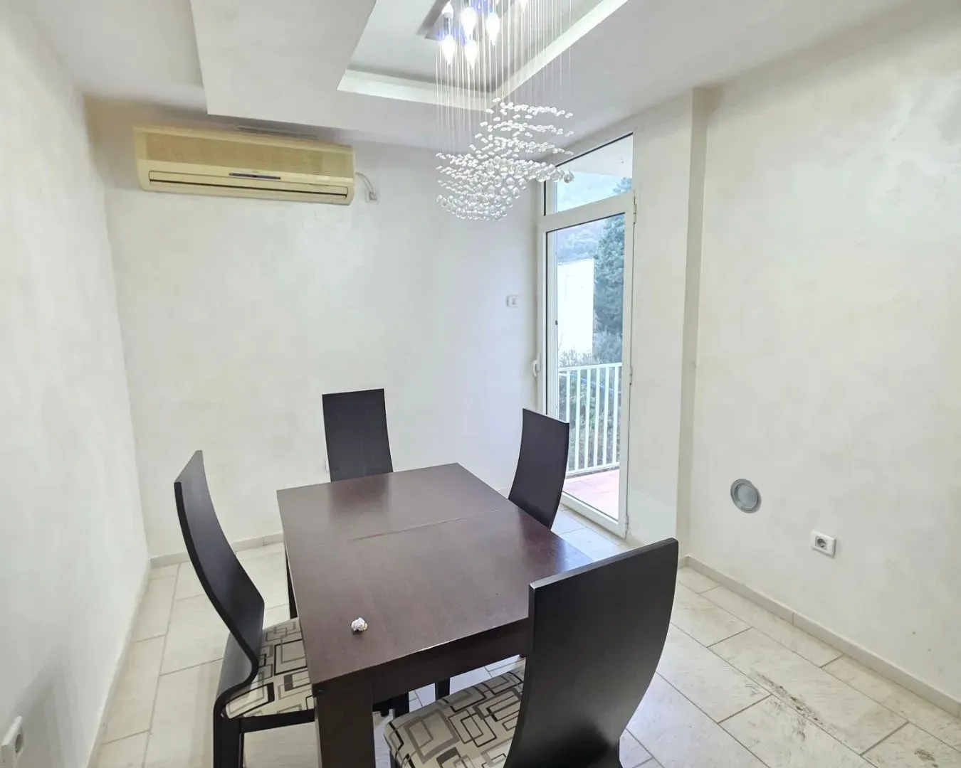 Prodaja, trosoban stan, 100m², Petrovac, Budva