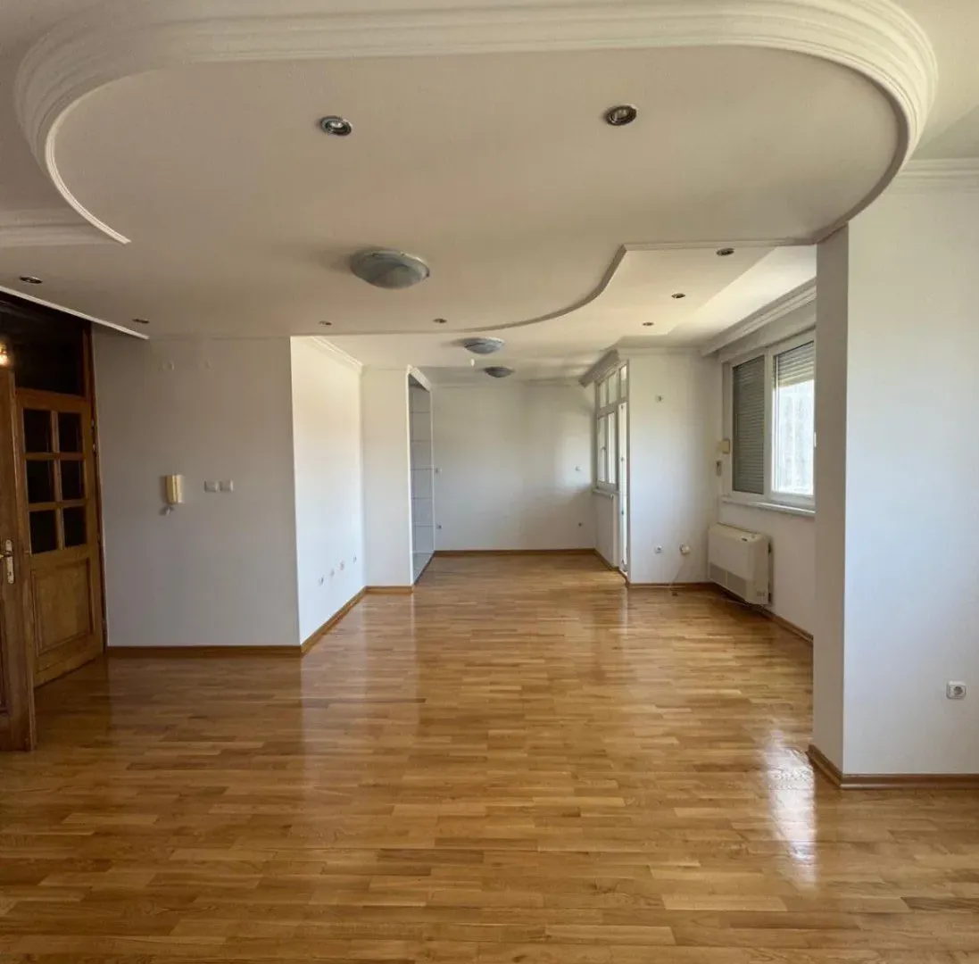 Rent, office space, 84m², Autobuska stanica, Podgorica