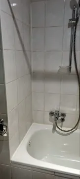 Kupatilo sa kadom i tuš baterijom. - image 8